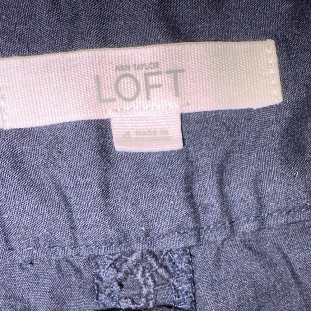 LOFT Riviera Navy Lace Scalloped Shorts Size 4 Feminine - Picture 2 of 6